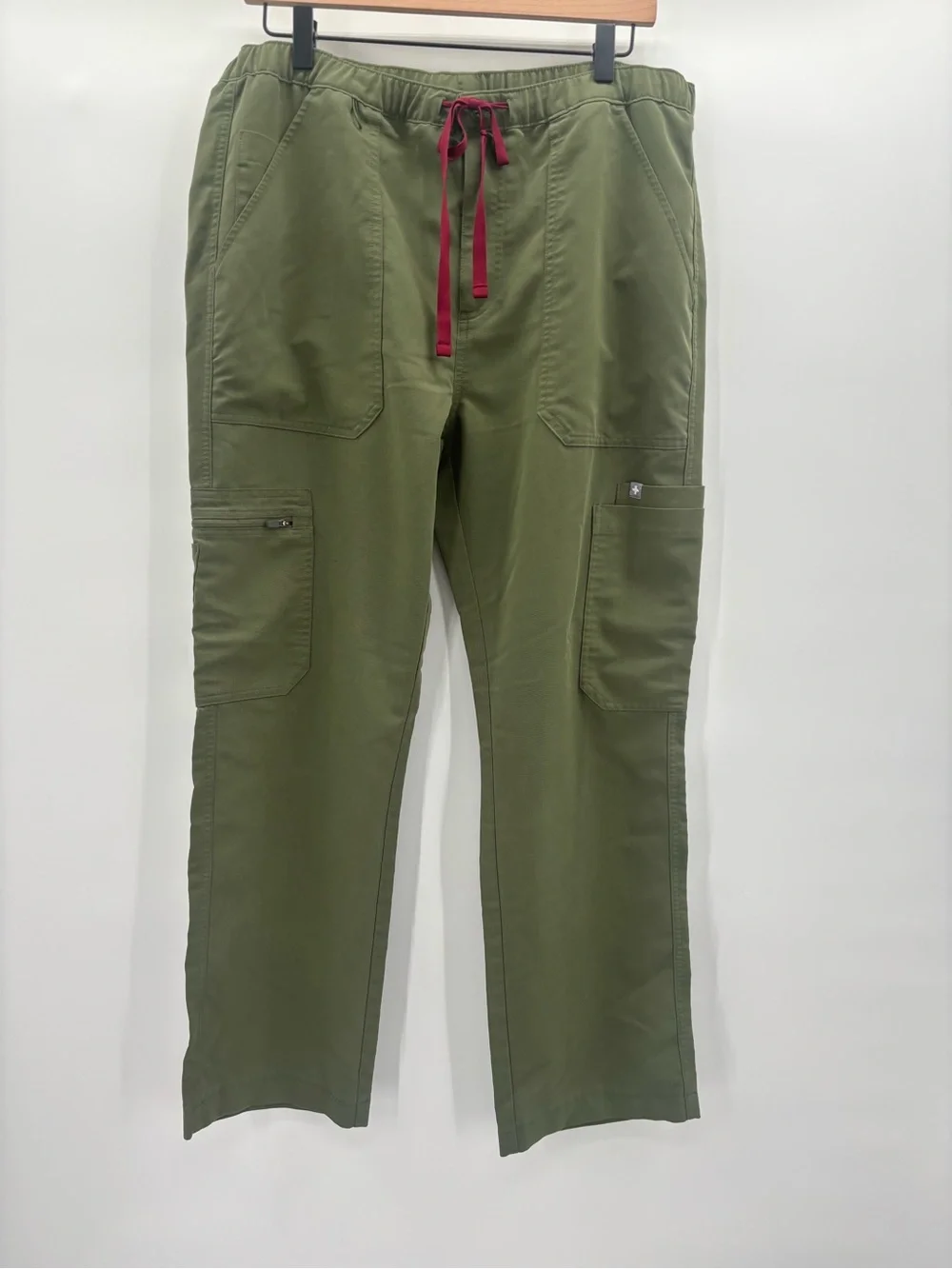 FIGS Technical Collection Cairo Cargo Scrub Pants in Martini Olive Size Large